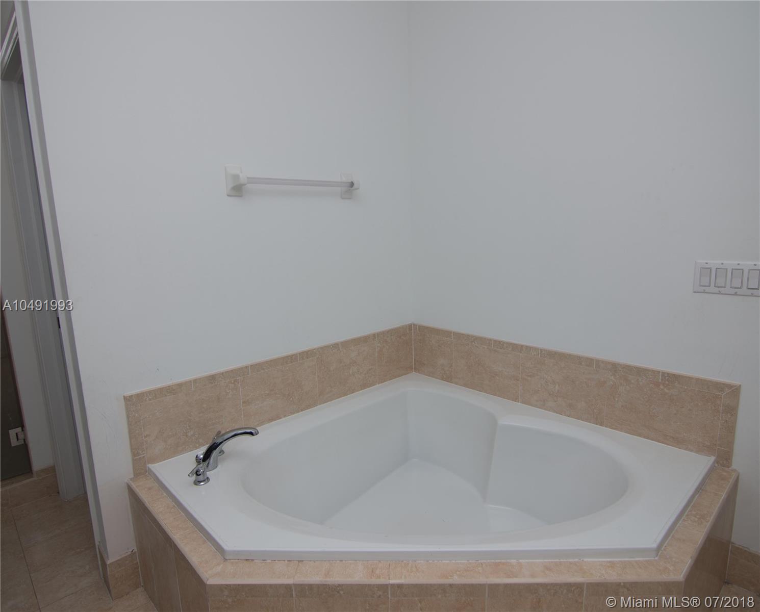 FONTAINEBLEAU WEST NORTH - Residential