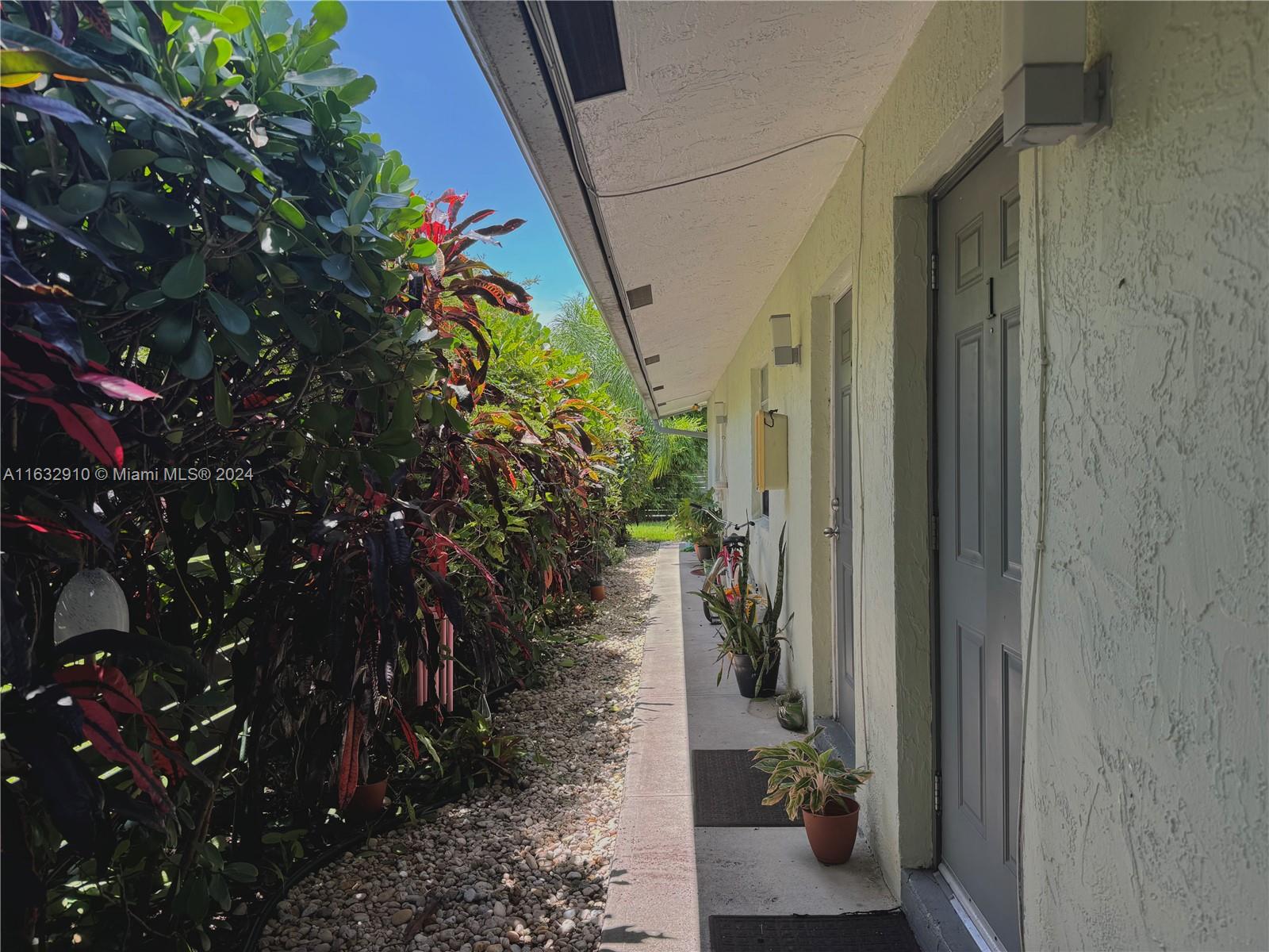 1114 SW 2nd Ct