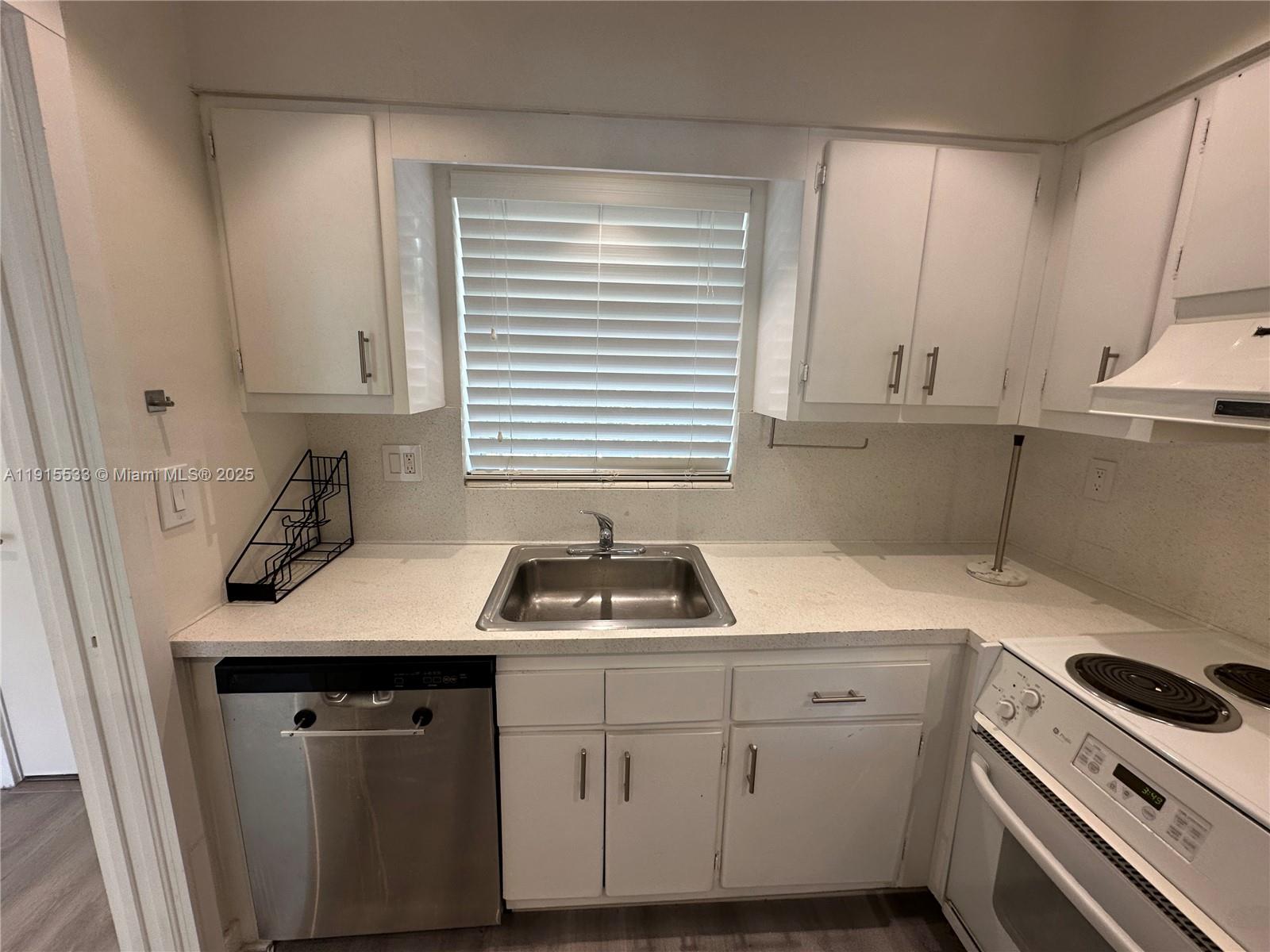 DADELAND PARK CONDO - Residential
