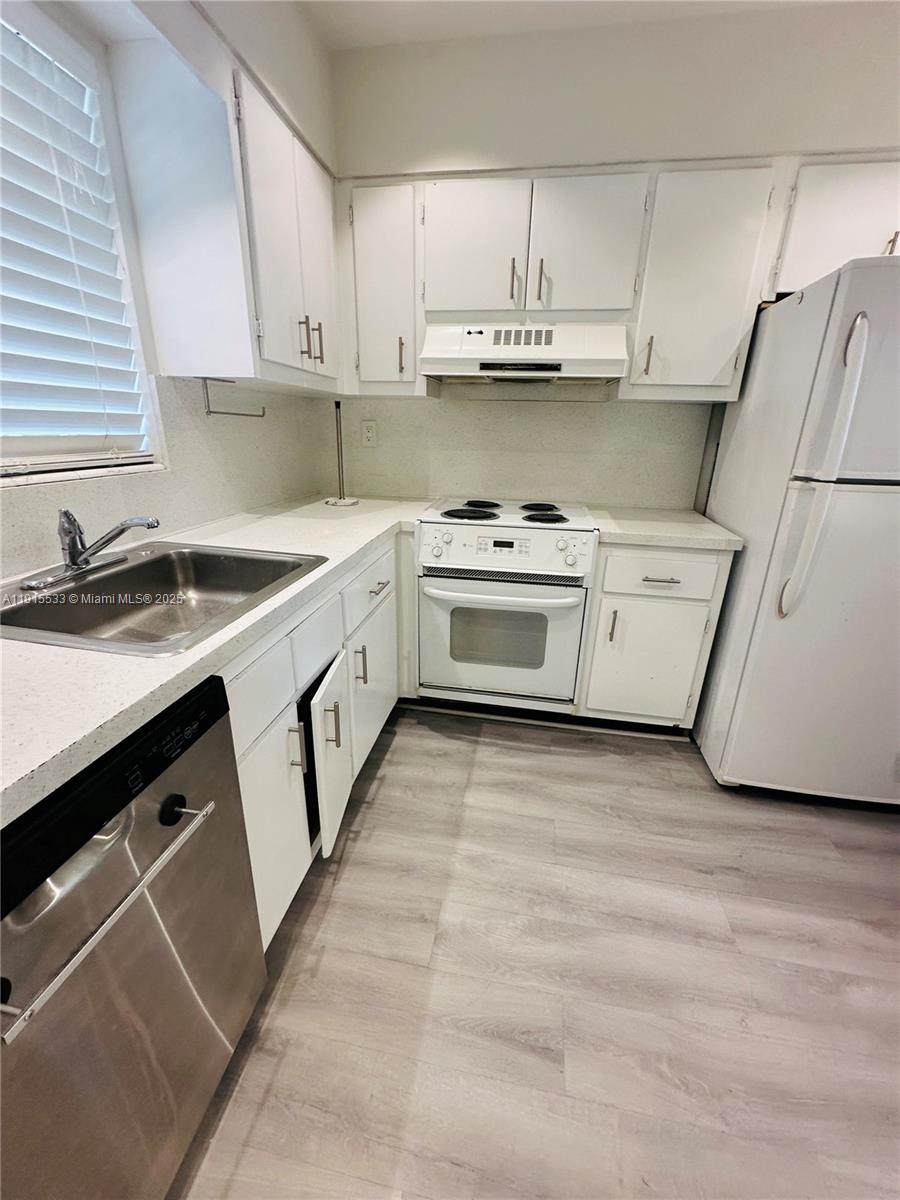 DADELAND PARK CONDO - Residential