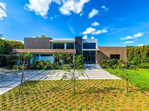 5825 SW 111th Ter Pinecrest FL 33156