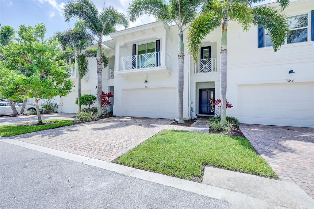 Photo of 5146 Hamilton Ct, Palm Beach Gardens, FL 33418 (MLS # A11592720)