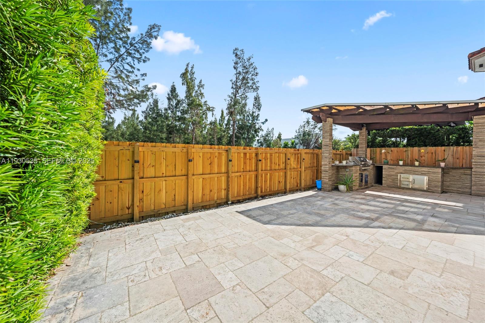 VINTAGE ESTATES - Residential Lease