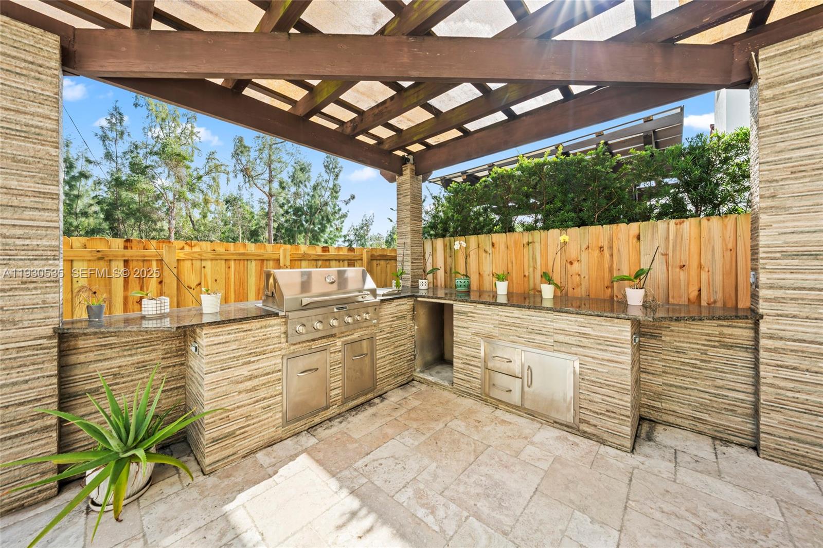 VINTAGE ESTATES - Residential Lease