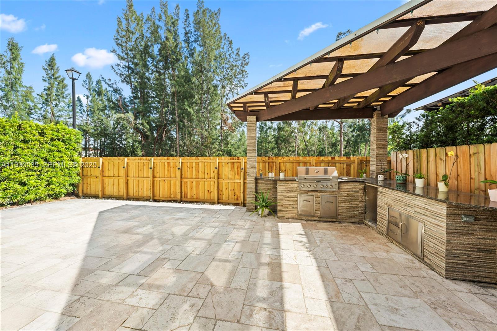 VINTAGE ESTATES - Residential Lease