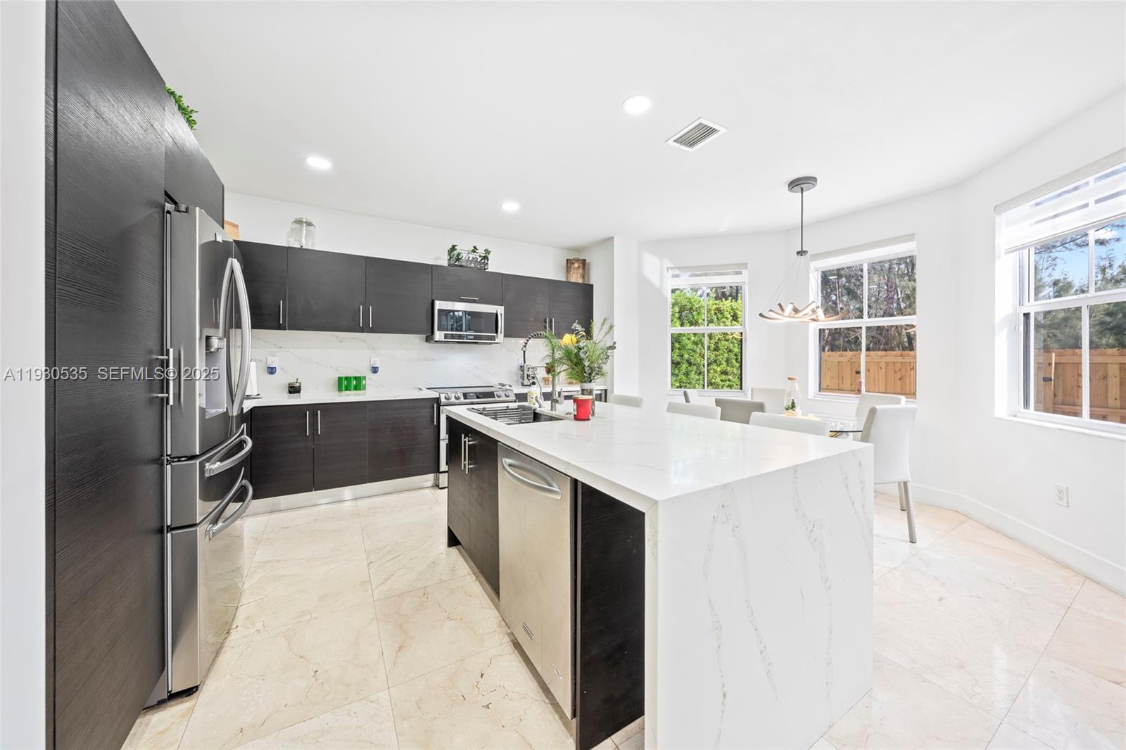 VINTAGE ESTATES - Residential Lease