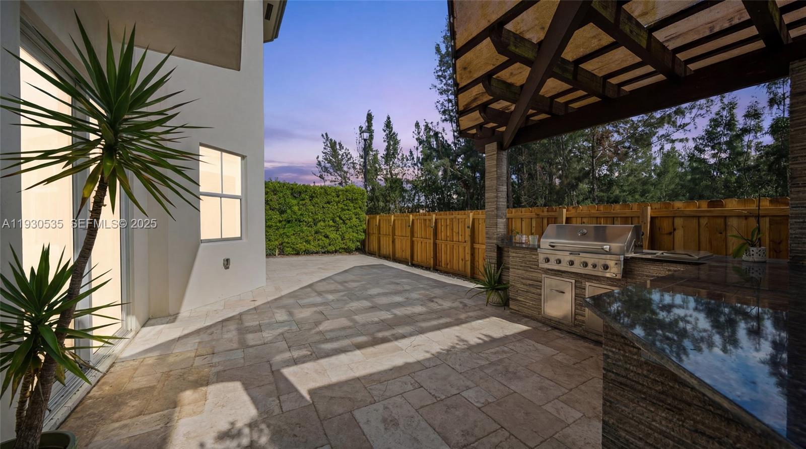 VINTAGE ESTATES - Residential Lease