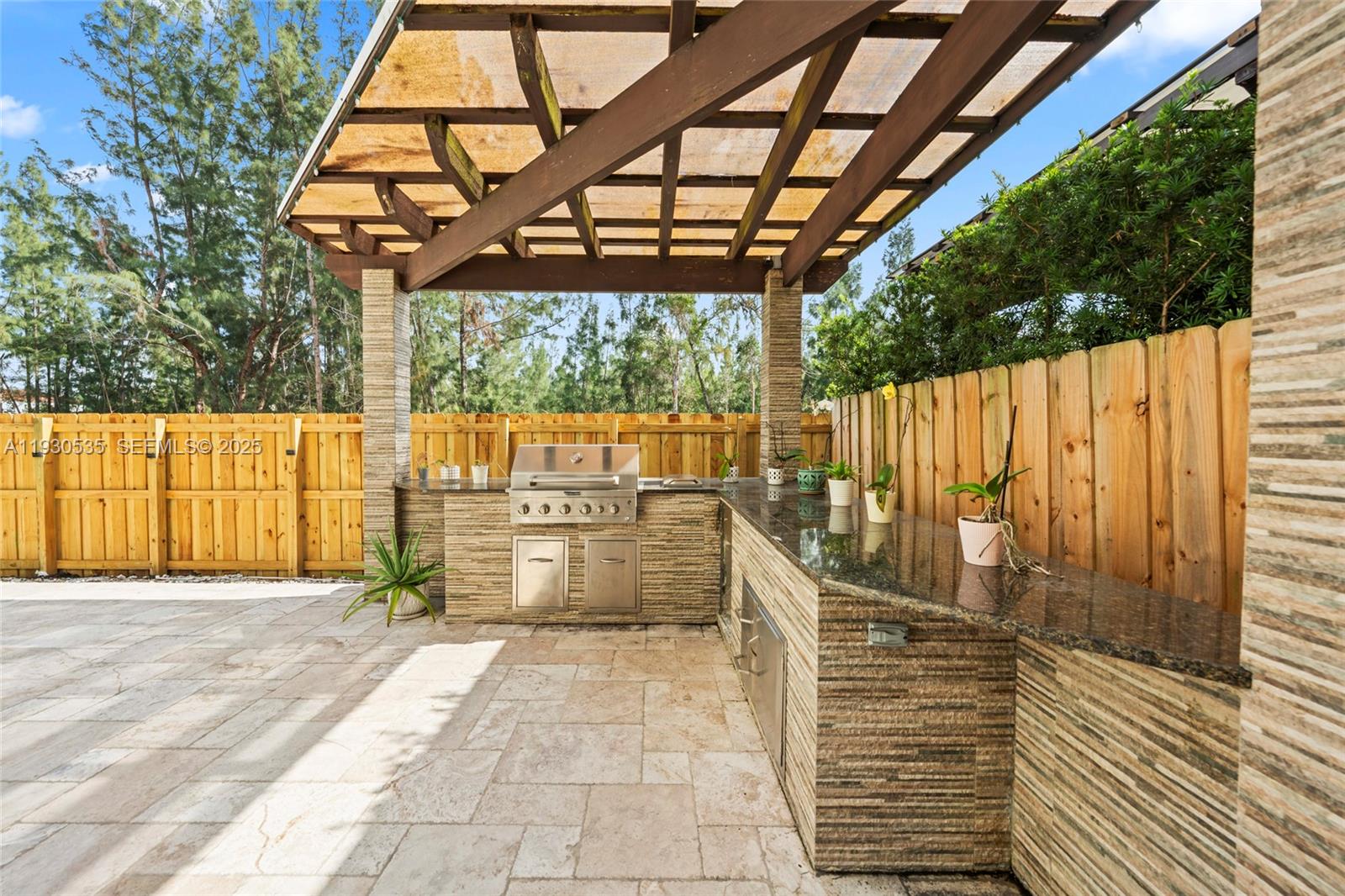 VINTAGE ESTATES - Residential Lease