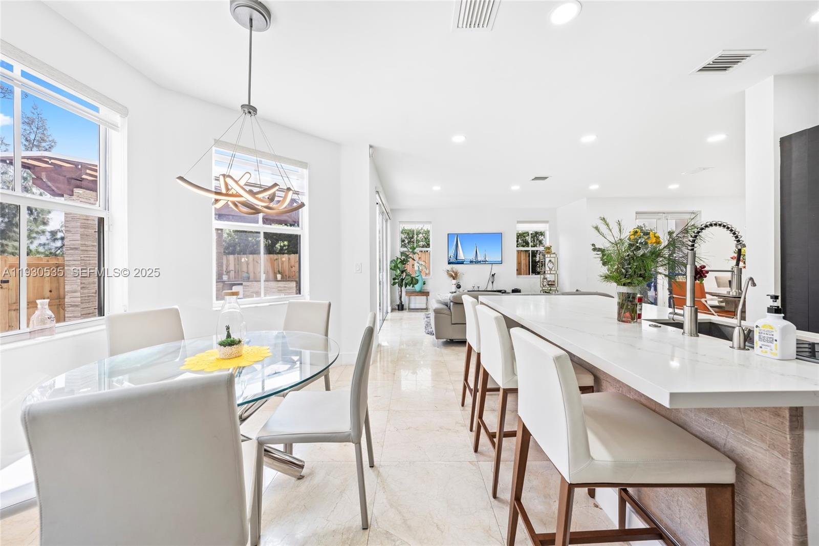 VINTAGE ESTATES - Residential Lease