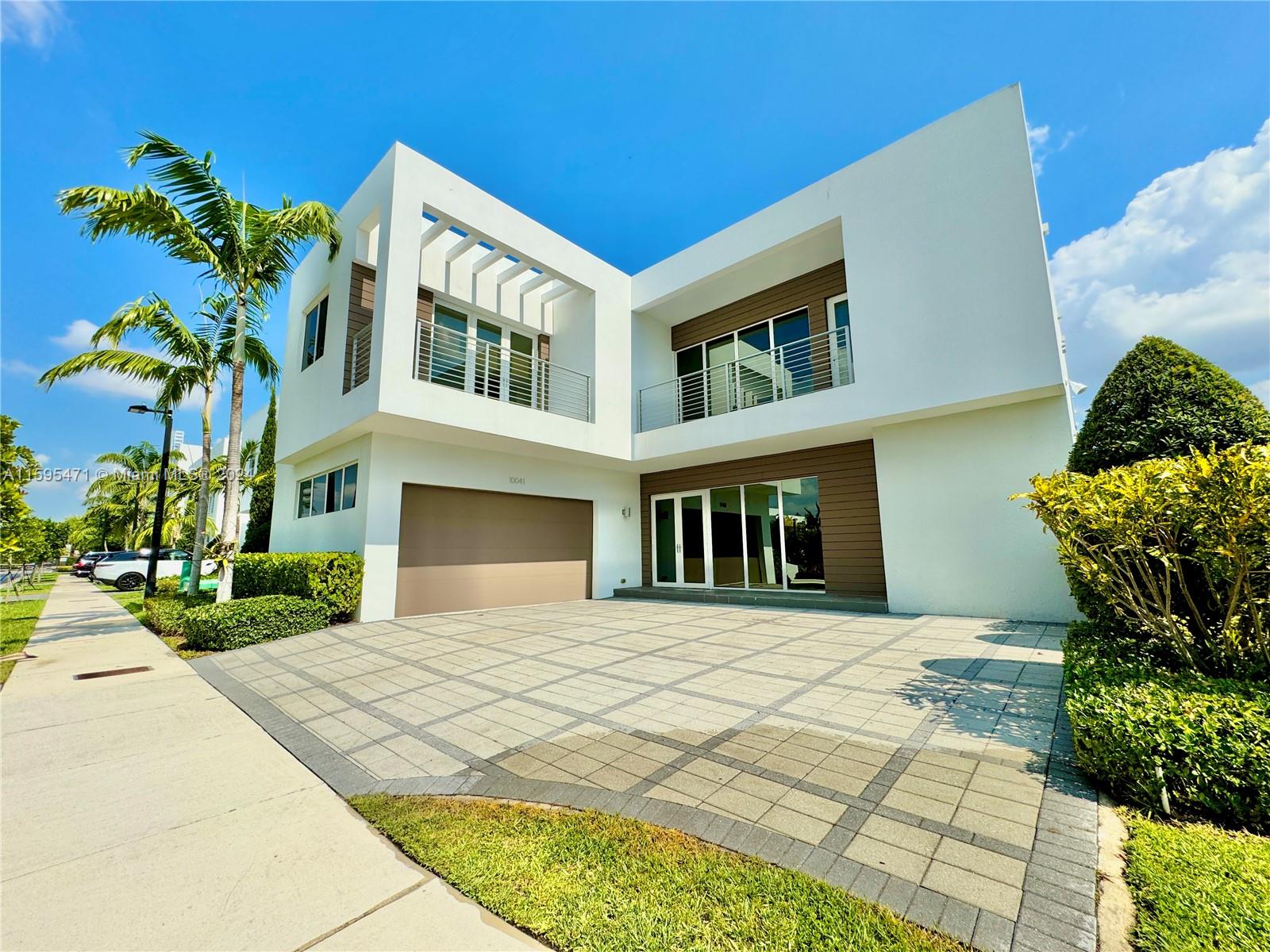 Property for Sale at 10041 Nw 75th St, Doral, Miami-Dade County, Florida - Bedrooms: 5 
Bathrooms: 5  - $1,550,000