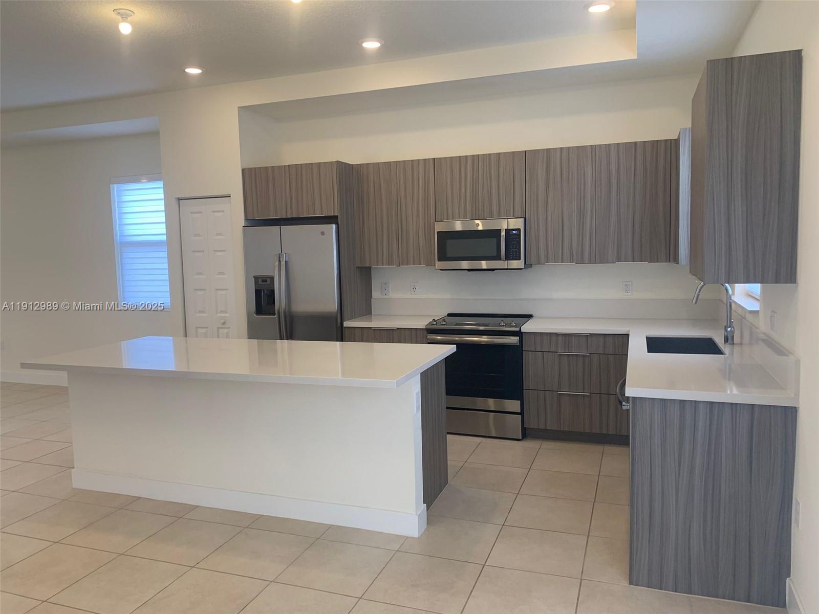 HIGHLAND AT PARK CENTRAL - Residential Lease