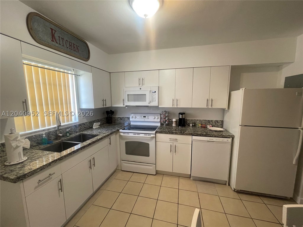 Photo of 500 SW 7th St #510, Hallandale Beach, FL 33009 (MLS # A12040952)