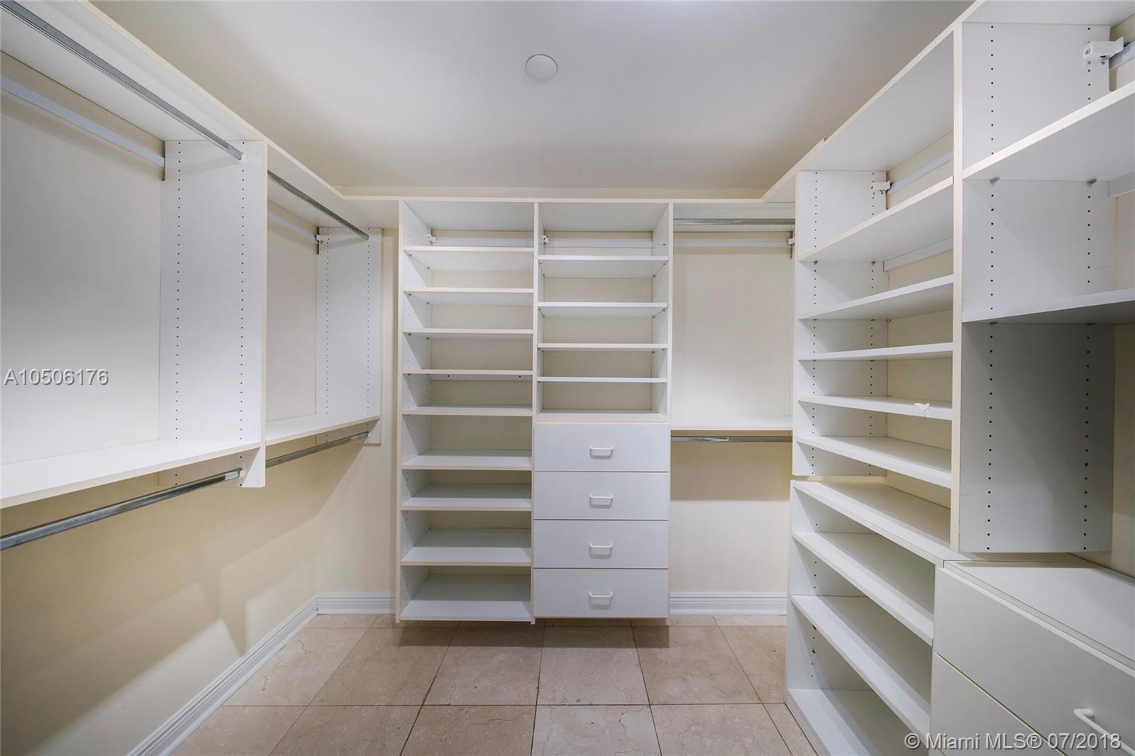 OCEANSIDE @ FISHER ISL CO - Residential