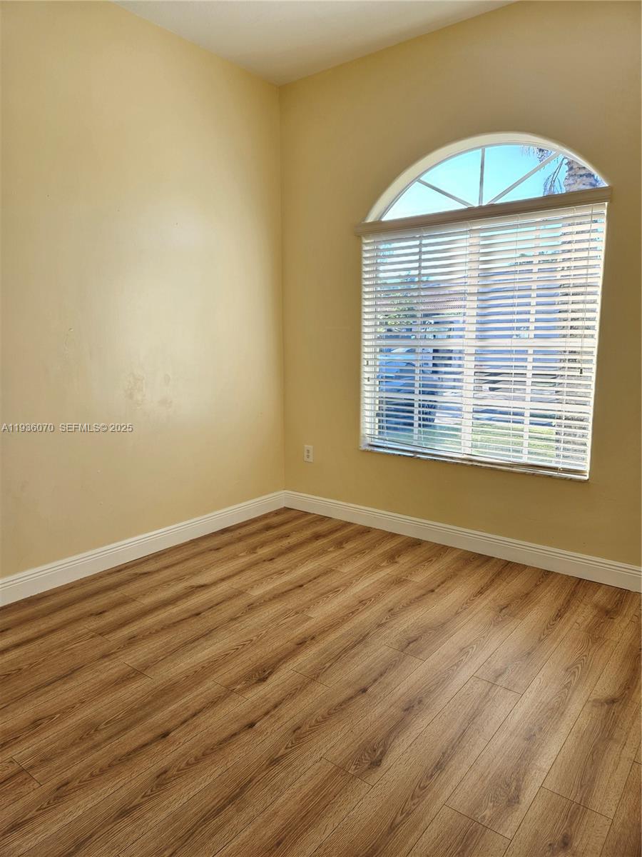 FANTASY REEF - Residential Lease