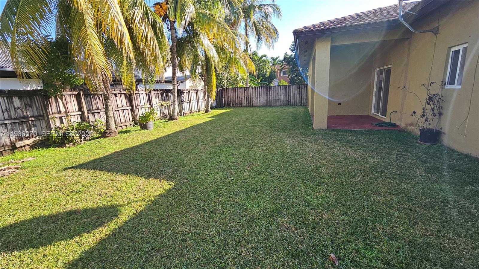 FANTASY REEF - Residential Lease
