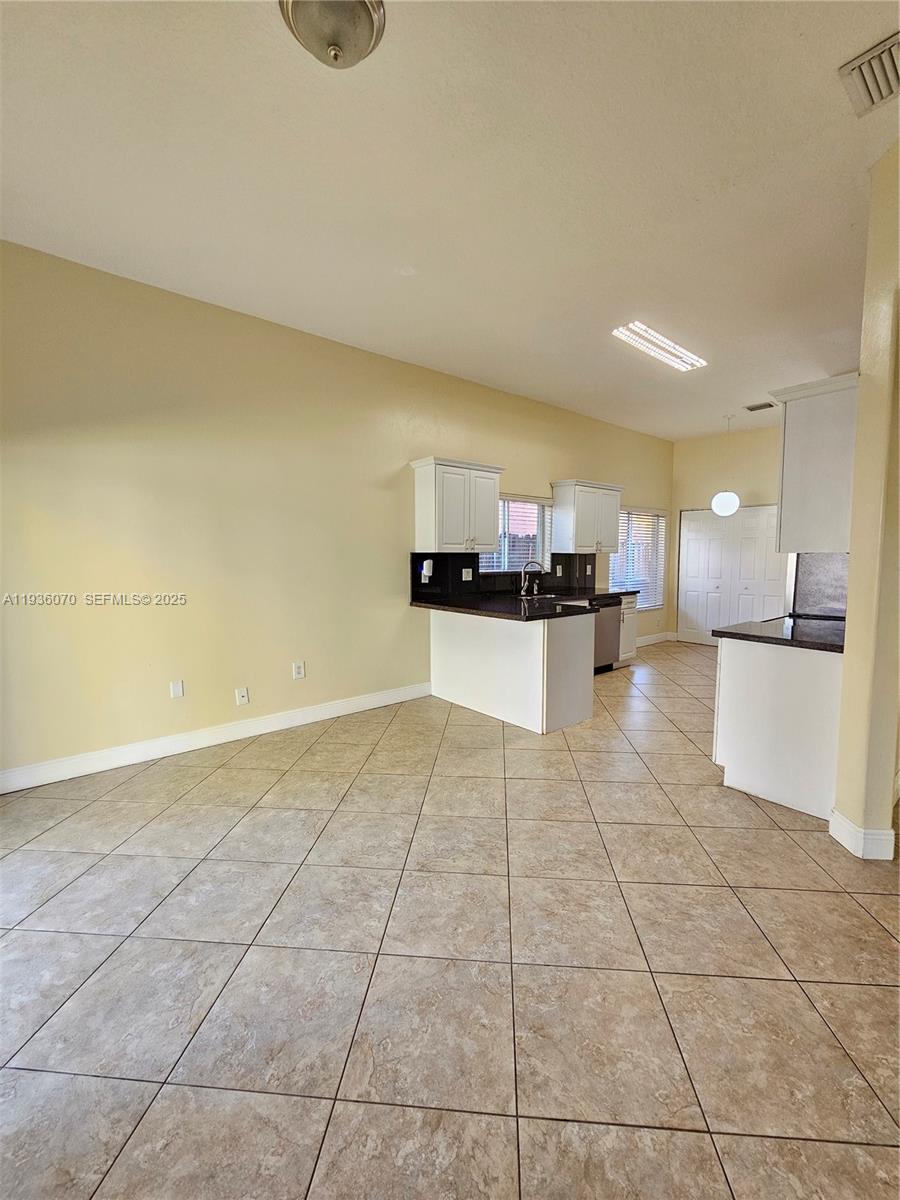 FANTASY REEF - Residential Lease