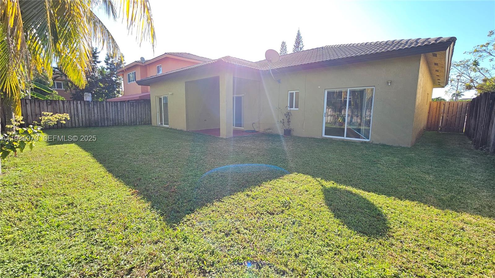 FANTASY REEF - Residential Lease