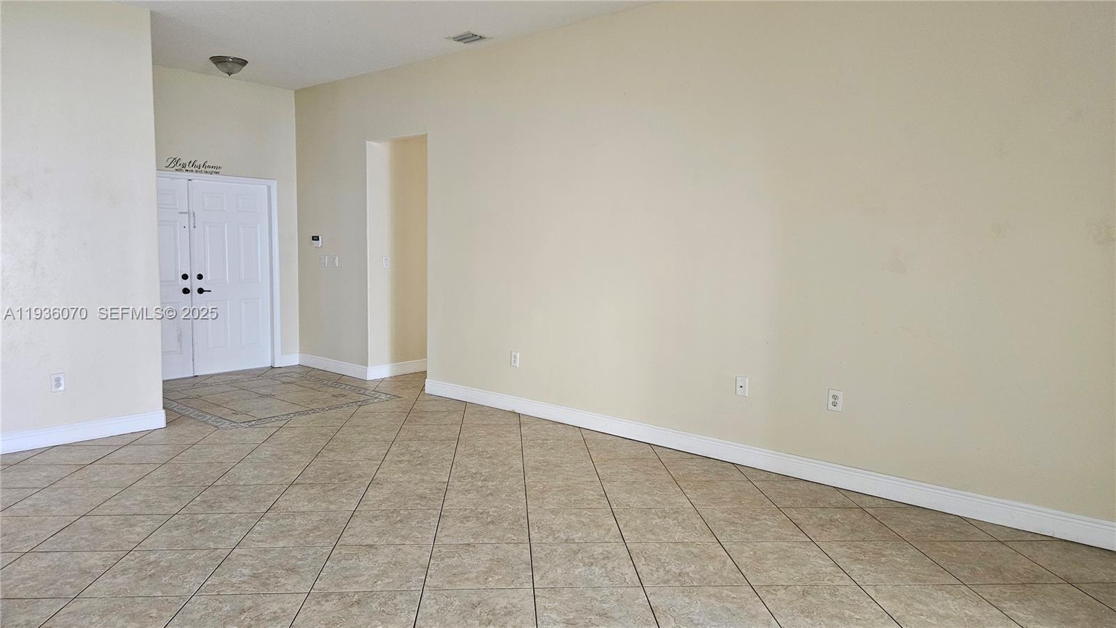 FANTASY REEF - Residential Lease