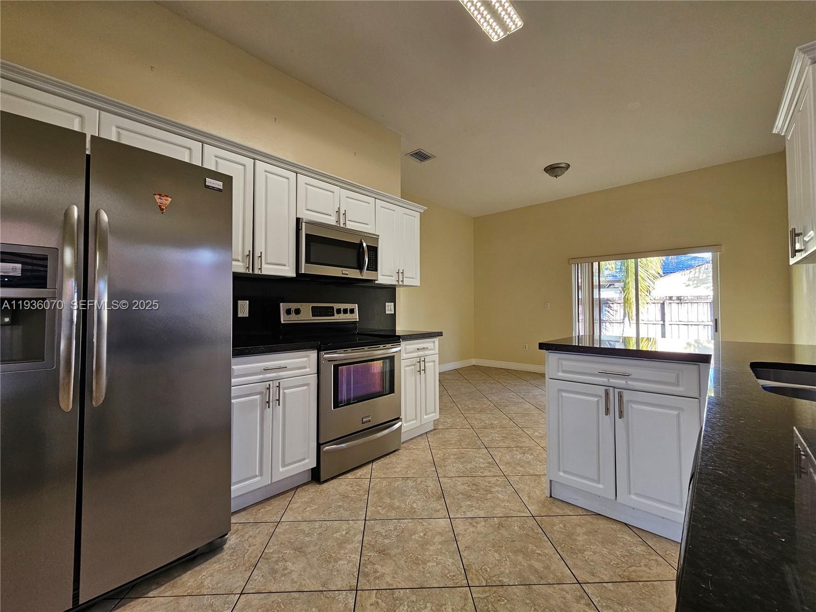 FANTASY REEF - Residential Lease