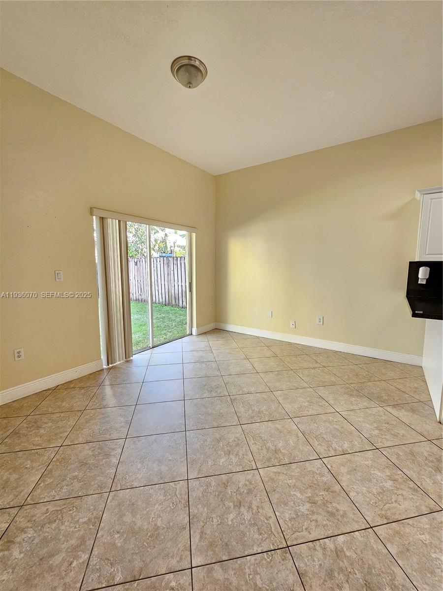 FANTASY REEF - Residential Lease