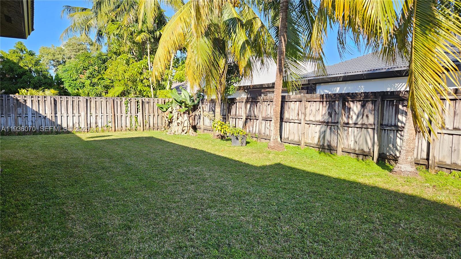 FANTASY REEF - Residential Lease