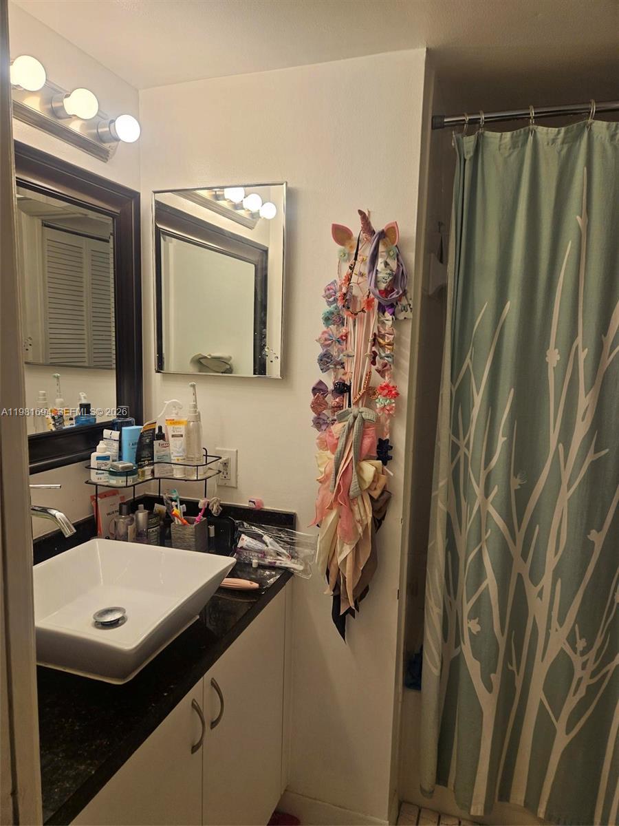 THE YACHT CLUB AT AVENTURA - Residential