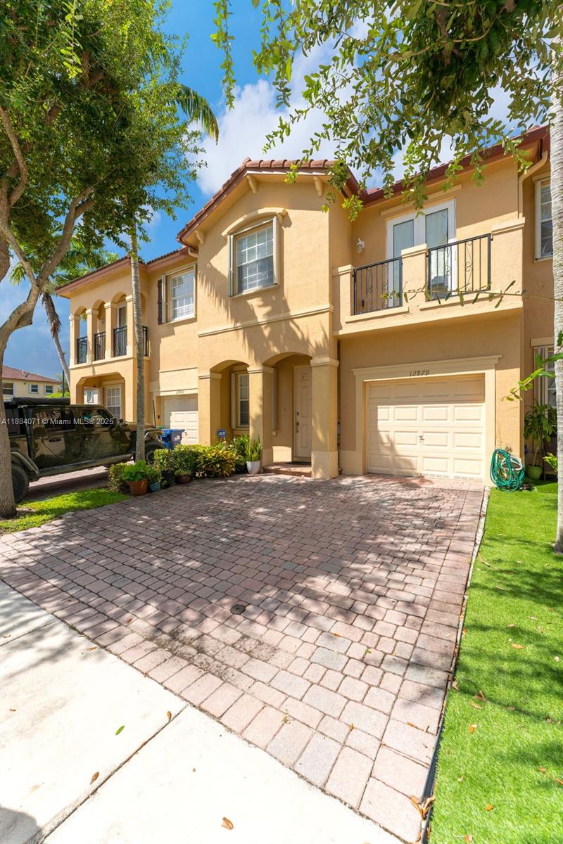 COURTS AT TUSCANY NORTH - Residential