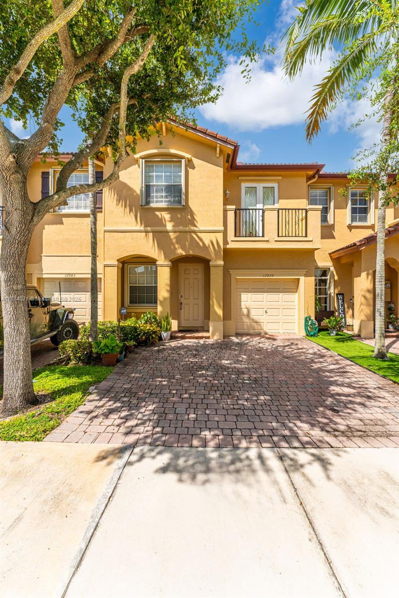 COURTS AT TUSCANY NORTH - Residential