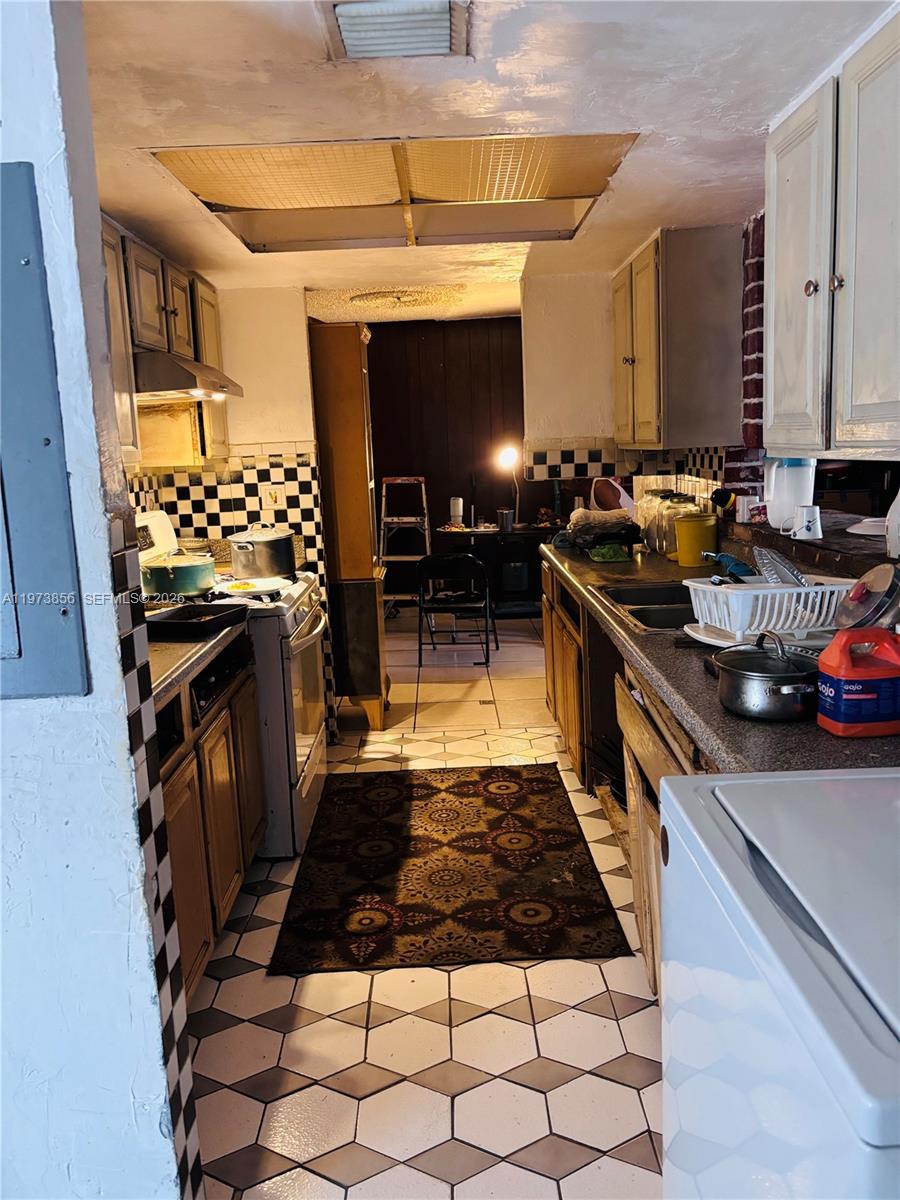 JOHN F KENNEDY ESTATES SE - Residential