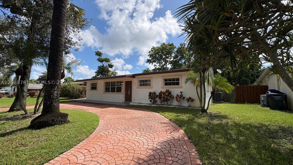 Photo of 251 N 68th Ter #251, Hollywood, FL 33024 (MLS # A12068781)