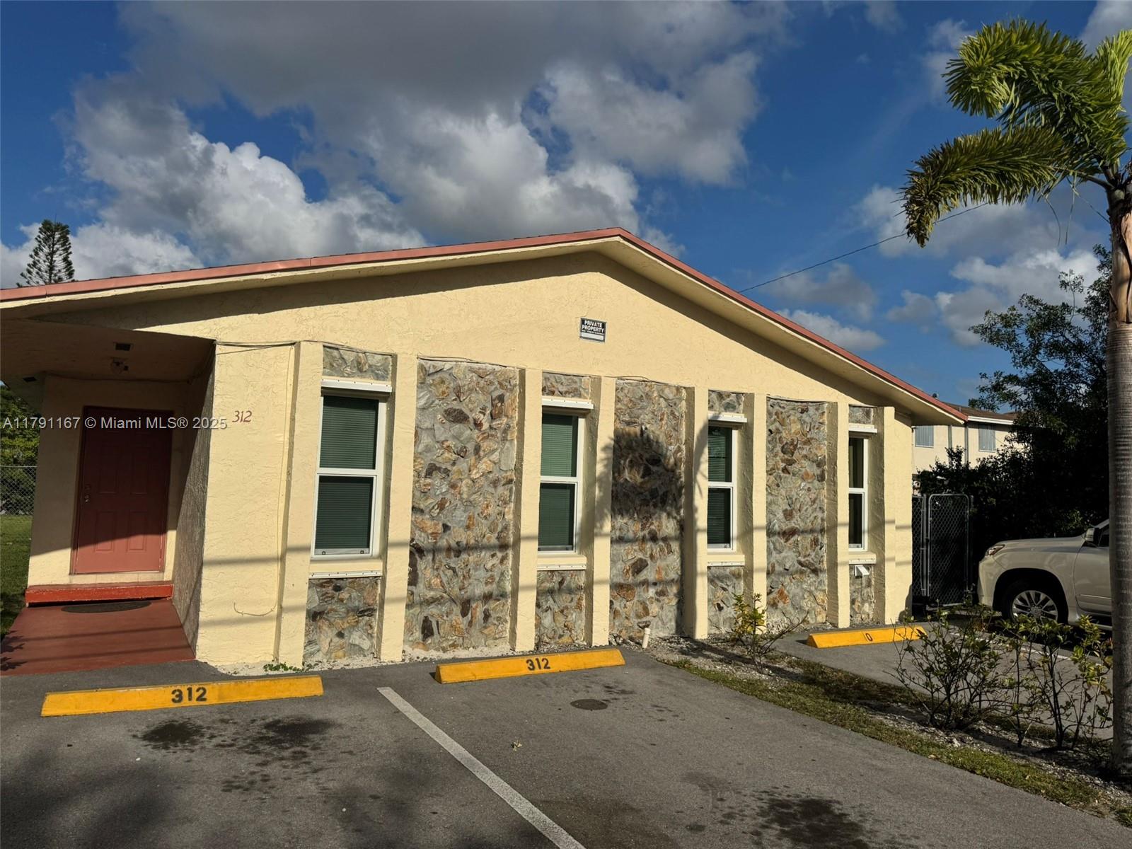 Photo 1 of 312 N North 62 Ave 312, Hollywood, Florida, $2,975, Web #: 11791167