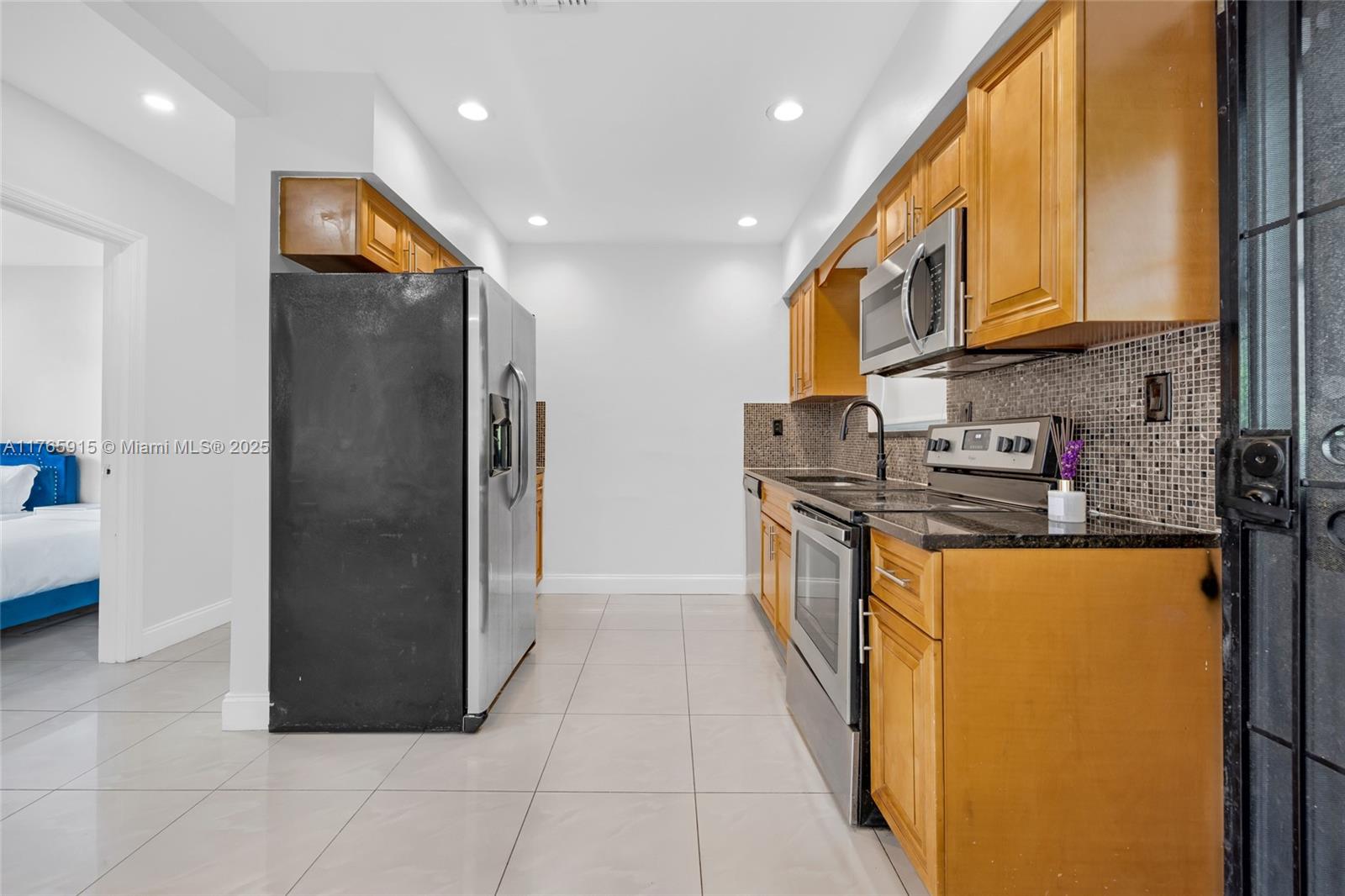 CARL BYOIR - Residential Lease