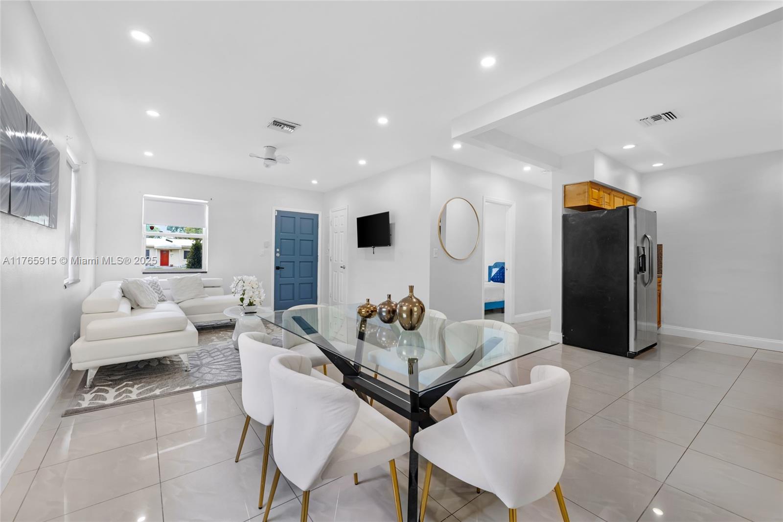 CARL BYOIR - Residential Lease
