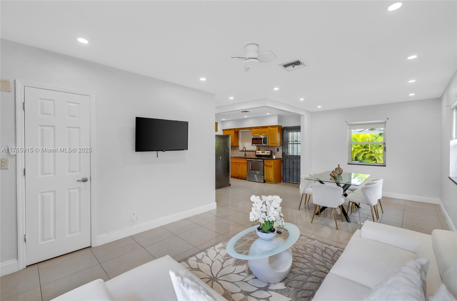 CARL BYOIR - Residential Lease