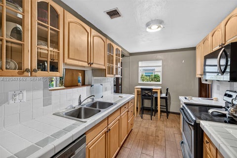 Tiny photo for 721 N 69th Ave, Hollywood, FL 33024 (MLS # A12047662)