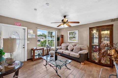 Tiny photo for 721 N 69th Ave, Hollywood, FL 33024 (MLS # A12047662)