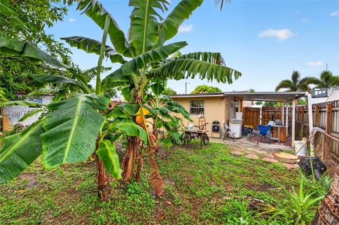 Tiny photo for 721 N 69th Ave, Hollywood, FL 33024 (MLS # A12047662)