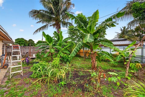 Tiny photo for 721 N 69th Ave, Hollywood, FL 33024 (MLS # A12047662)