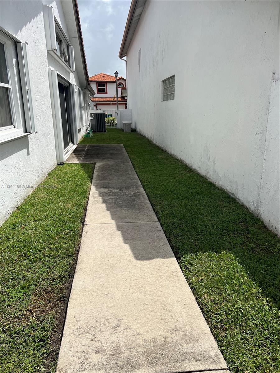 HOLIDAY SPRINGS EAST - Residential