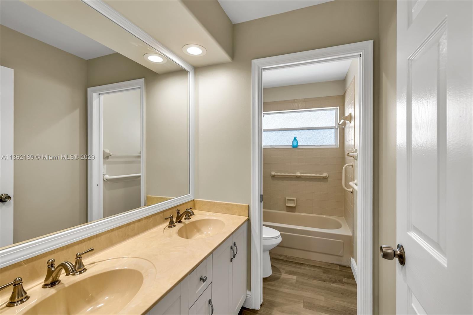 HOLIDAY SPRINGS EAST - Residential