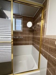 HAILEAH 7TH ADDN - Residential Lease