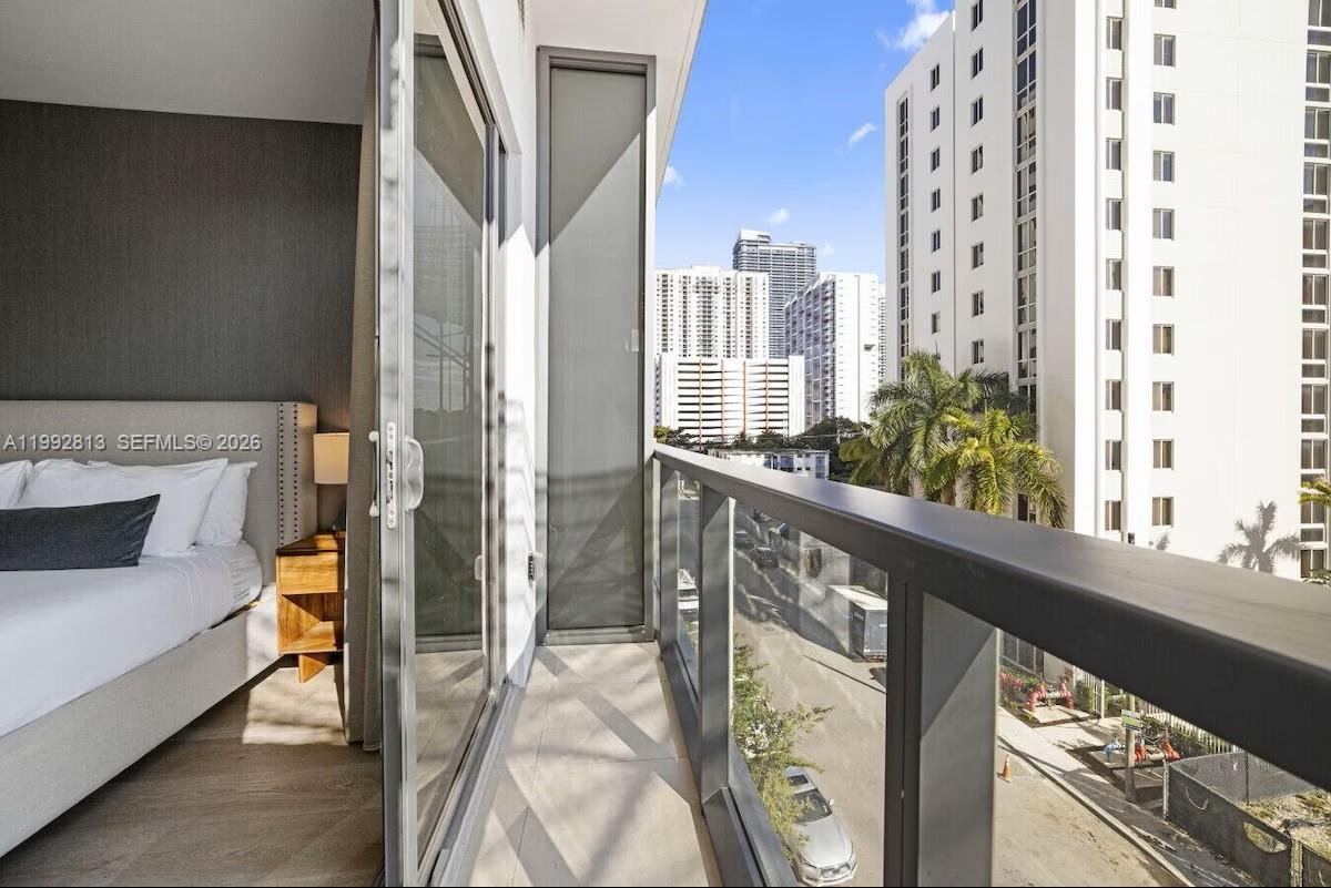 SMART BRICKELL - Residential