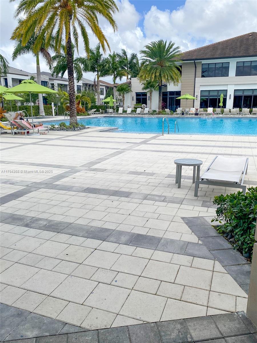 DOWNTOWN SOUTH DORAL - Residential