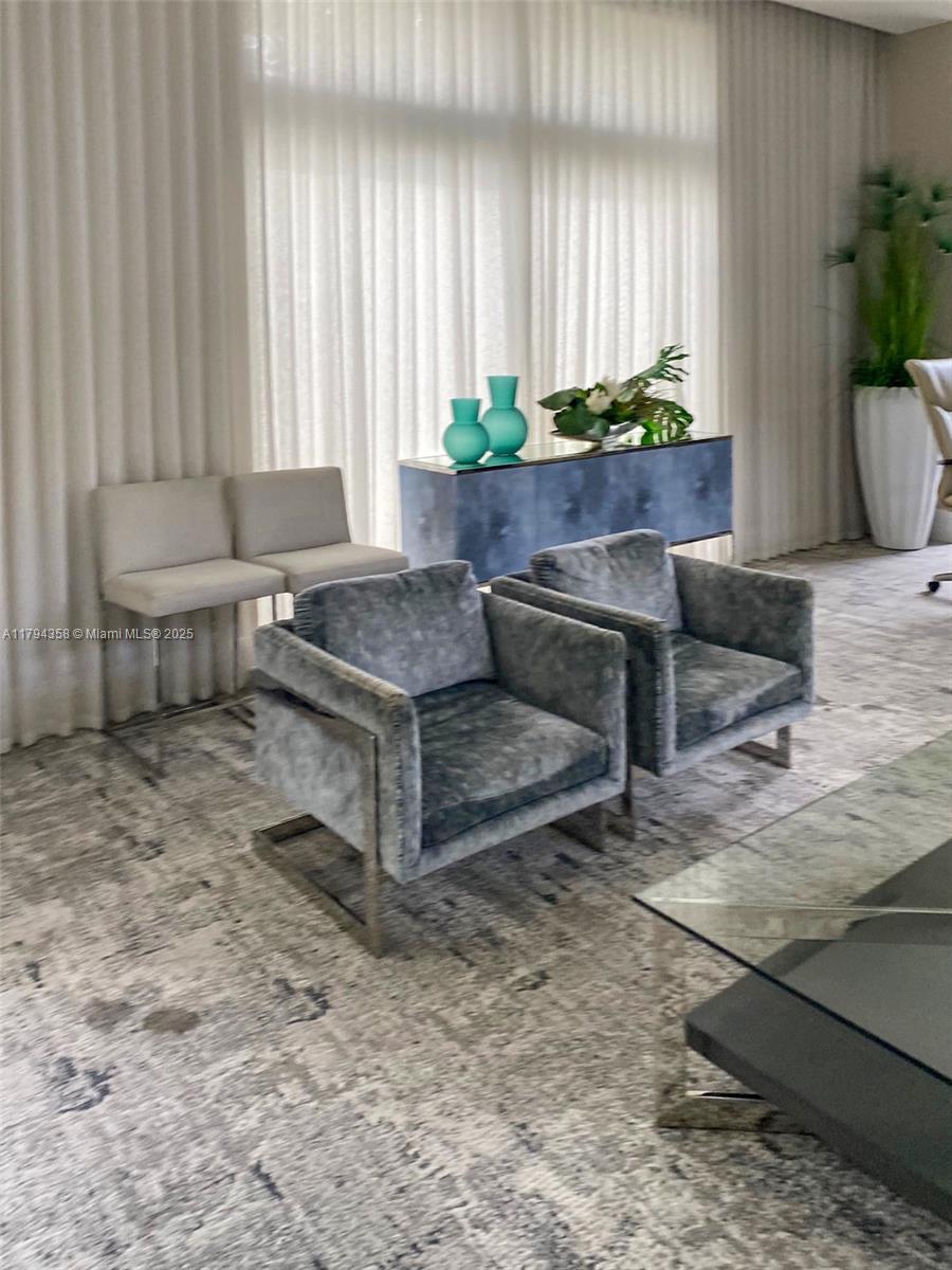 DOWNTOWN SOUTH DORAL - Residential