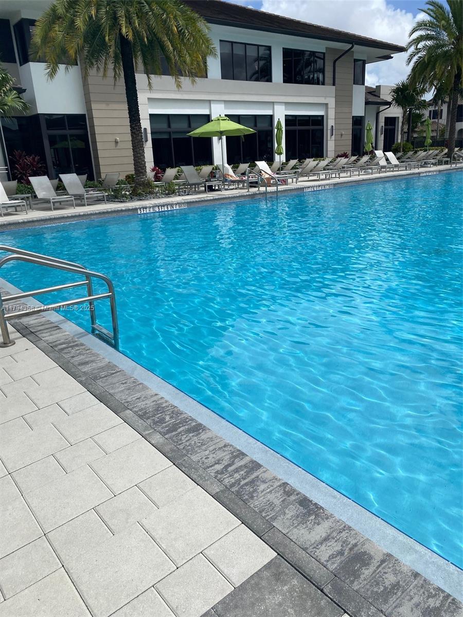 DOWNTOWN SOUTH DORAL - Residential