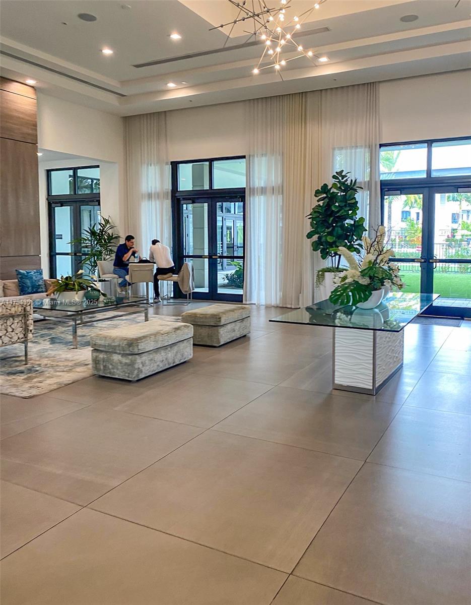 DOWNTOWN SOUTH DORAL - Residential