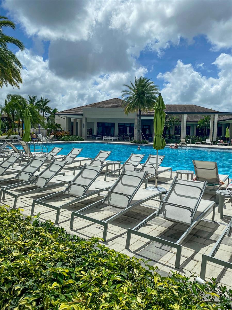 DOWNTOWN SOUTH DORAL - Residential