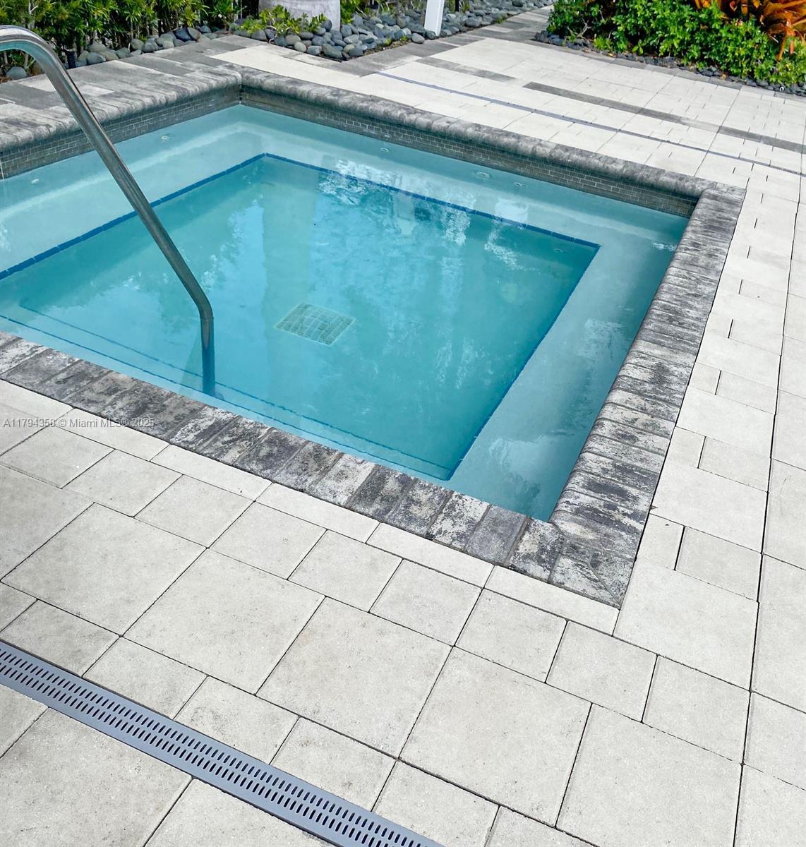 DOWNTOWN SOUTH DORAL - Residential