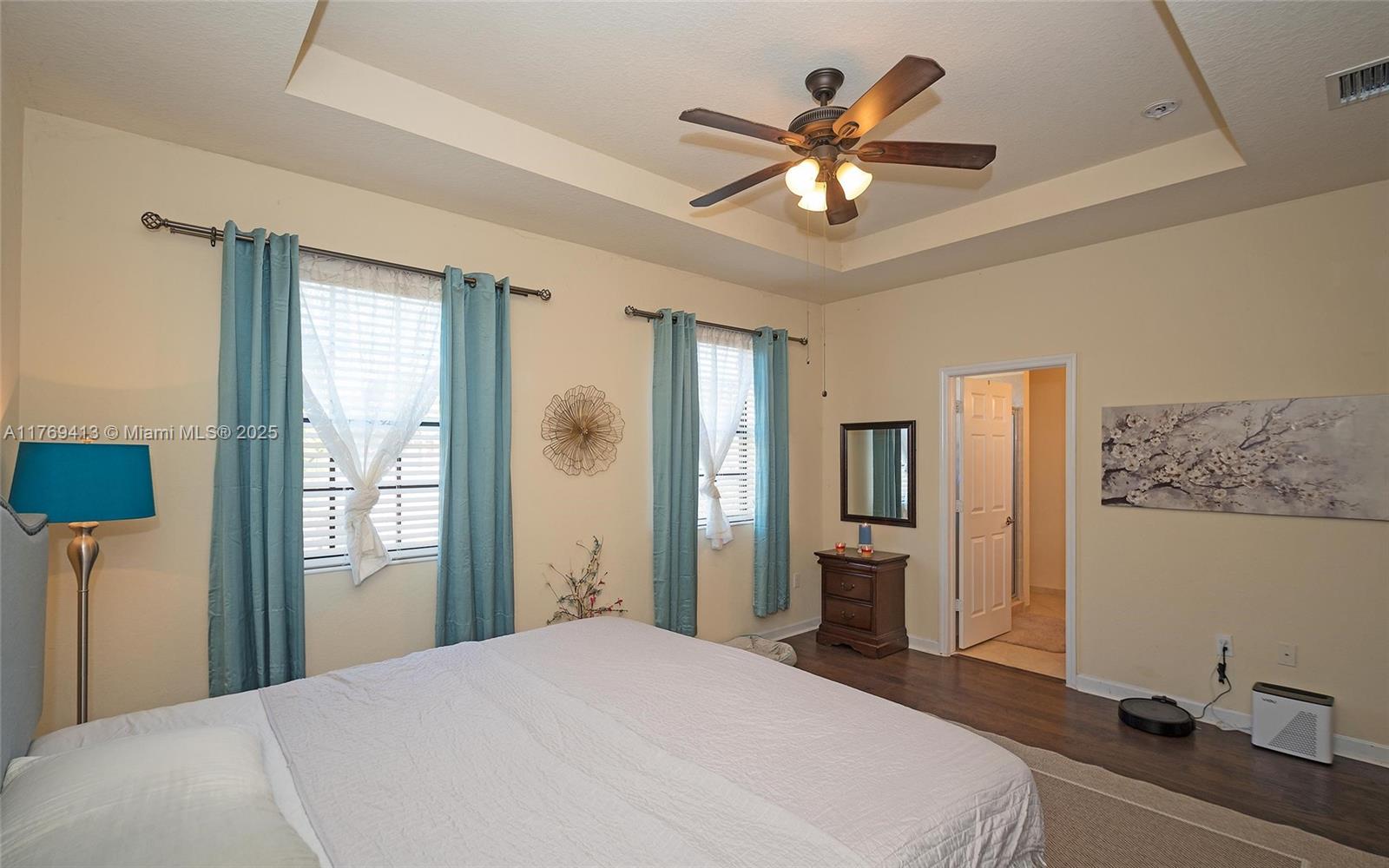 BAYWINDS OF GALAPAGOS - Residential