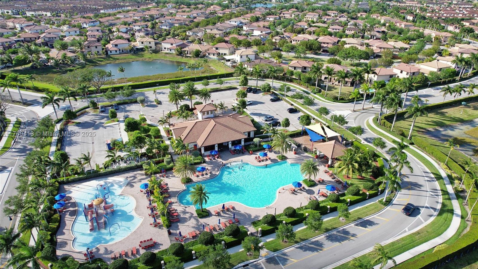 BAYWINDS OF GALAPAGOS - Residential